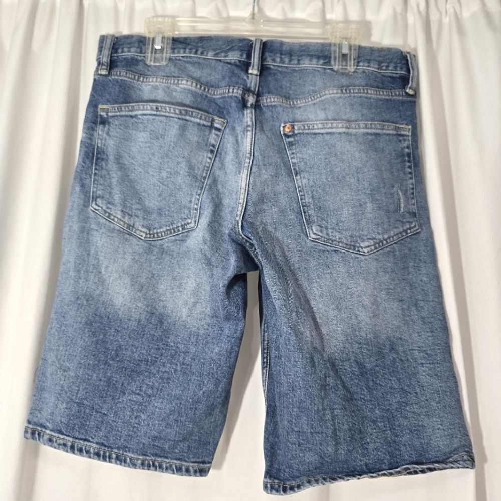 H&M Regular Fit Jeans Shorts Sz 34 - Picture 2 of 6